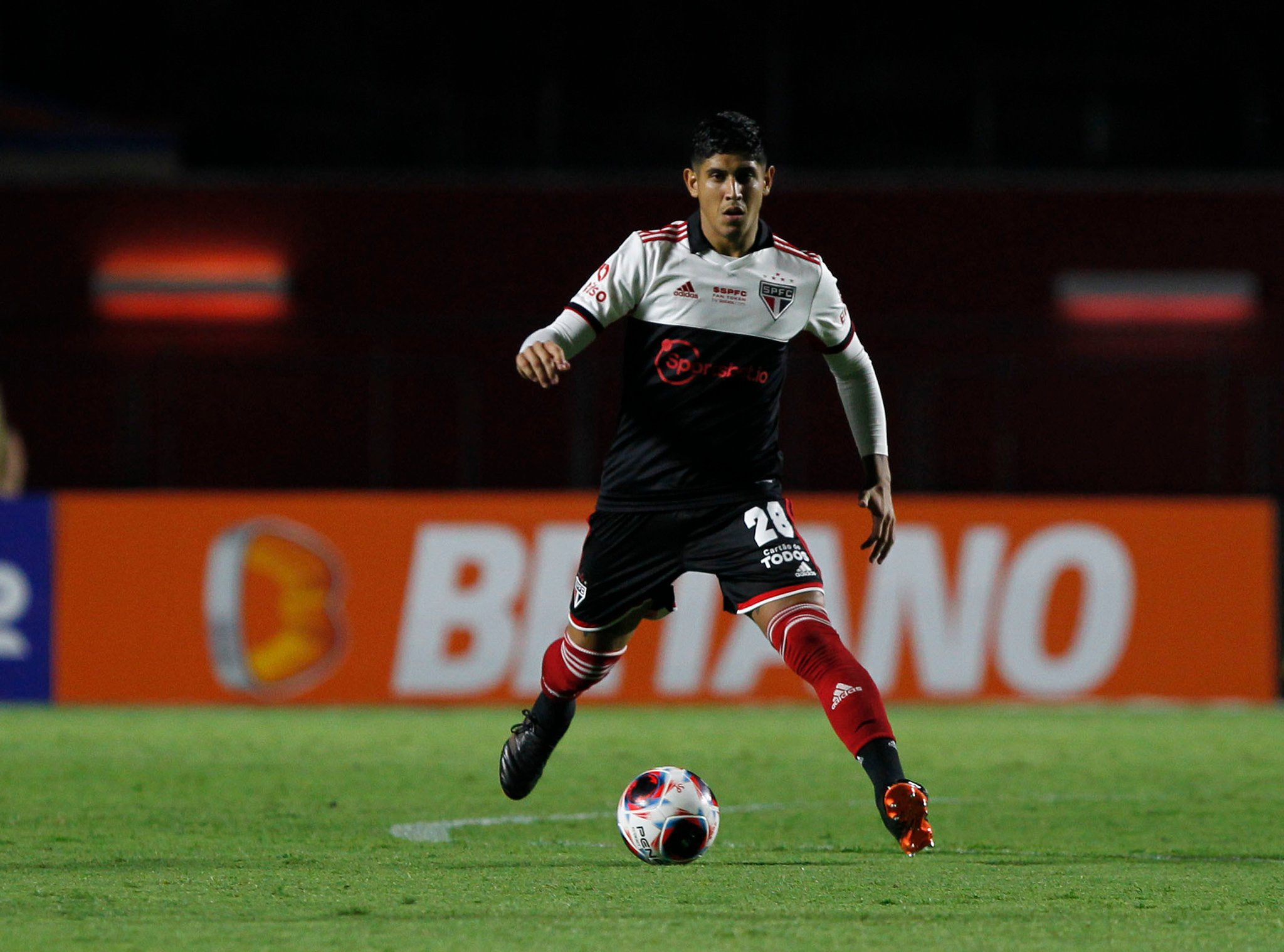 São Paulo envia ofício à CBF e busca fim do limite de estrangeiros