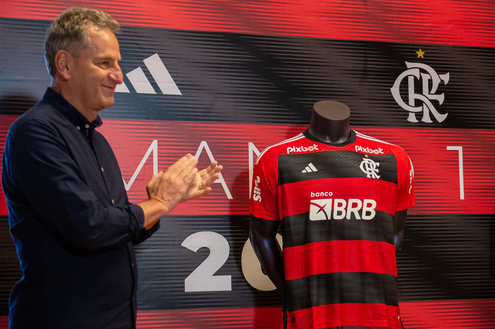 Flamengo lança novo uniforme 2 para a temporada 2023