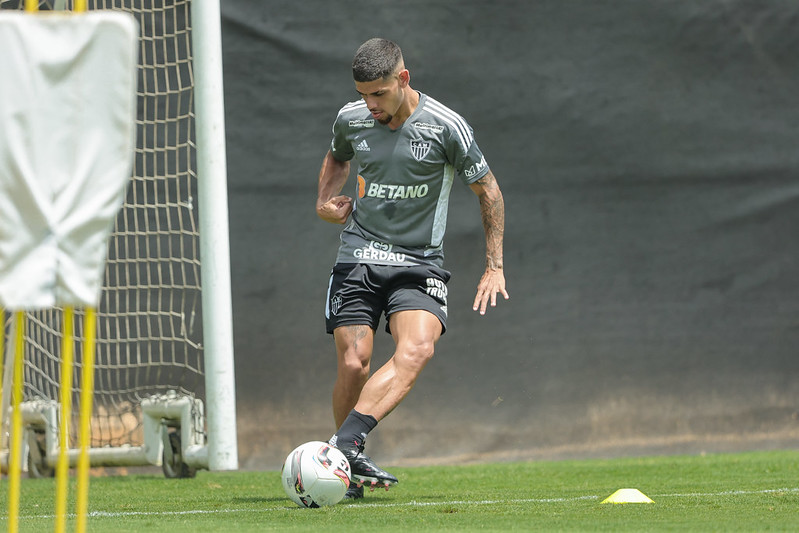 Leandro Pereira é anunciado por equipe do futebol iraniano