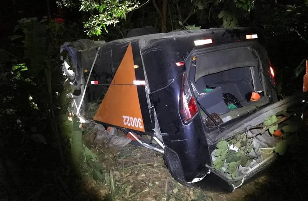 Ônibus que levava time da Série D tomba na estrada a caminho de jogo;  Ninguém se feriu, brasileirão série d