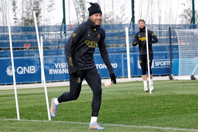 Recuperado, Neymar é relacionado no PSG e deve voltar a jogar após