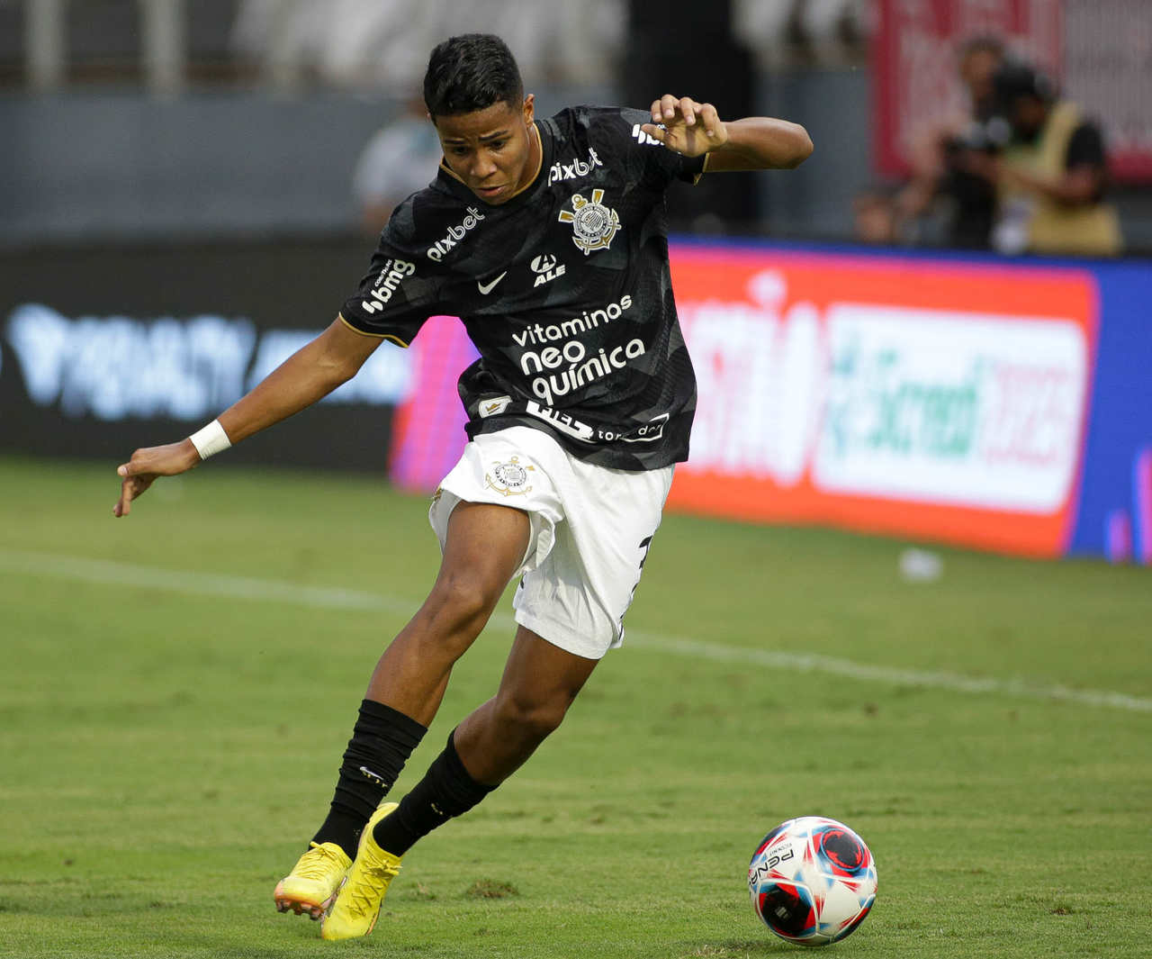 Wesley recém fez o primeiro gol como profissional e já deve ganhar presente  do Corinthians