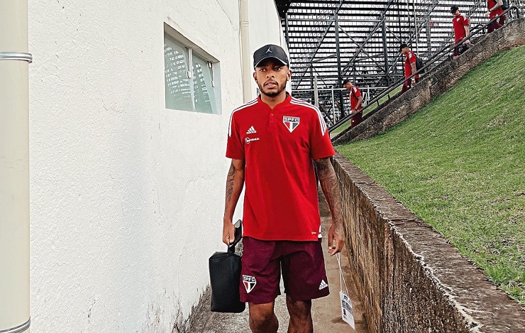 Ele joga! São Paulo divulga escalação para o clássico com Calleri