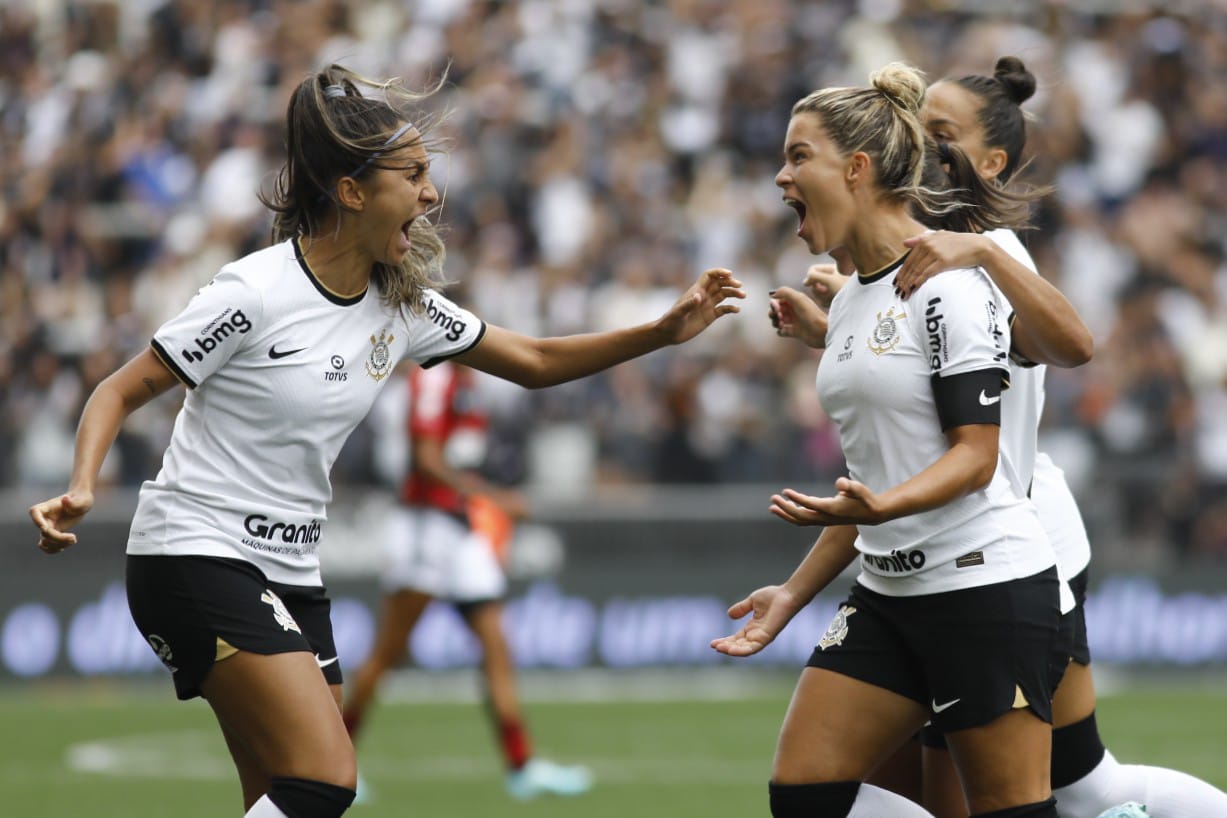 Tamires explains Corinthians' motivation in another Paulista feminino  final; interim coach enjoys the moment 