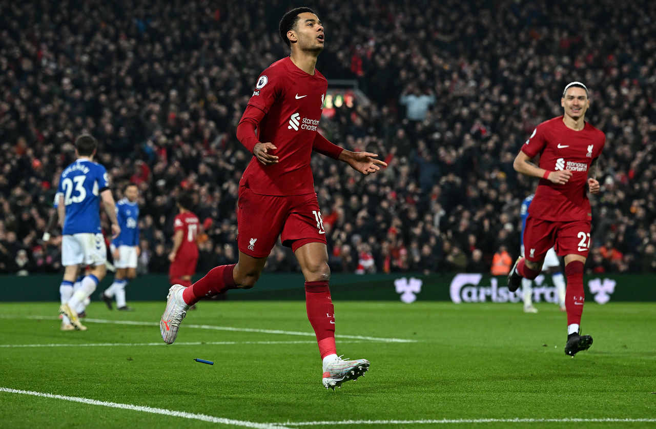 Campeonato inglês: Salah faz dois e Liverpool derrota Everton