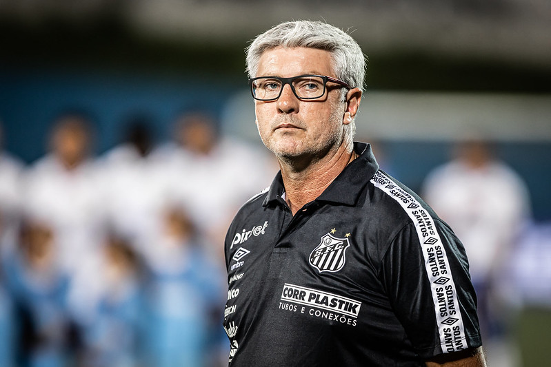 A Gazeta  Após grave lesão, Renyer, do Santos, inicia trabalho com bola