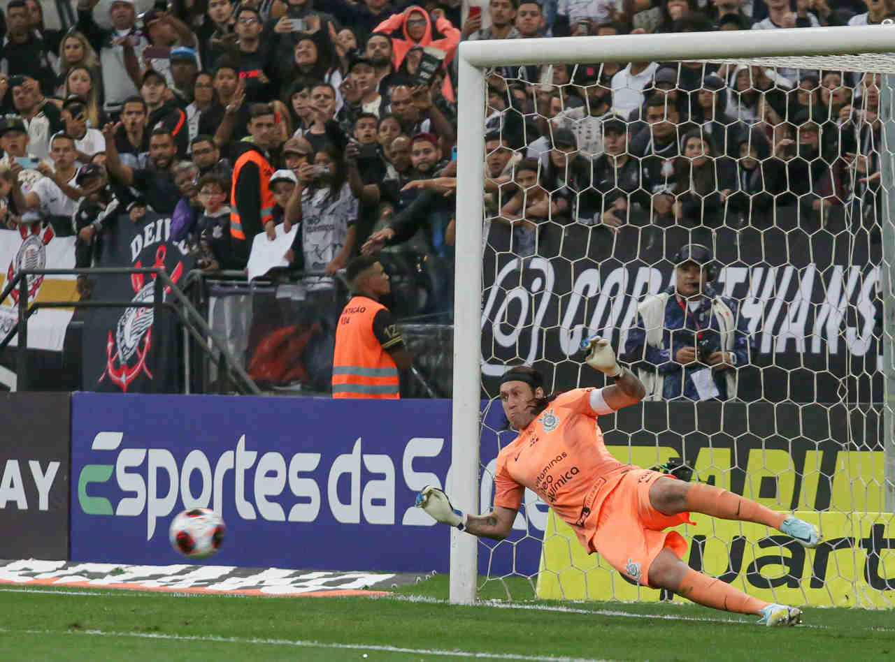 Cássio cava espaço na história do Corinthians e se aproxima de recorde de  Ronaldo - Lance!