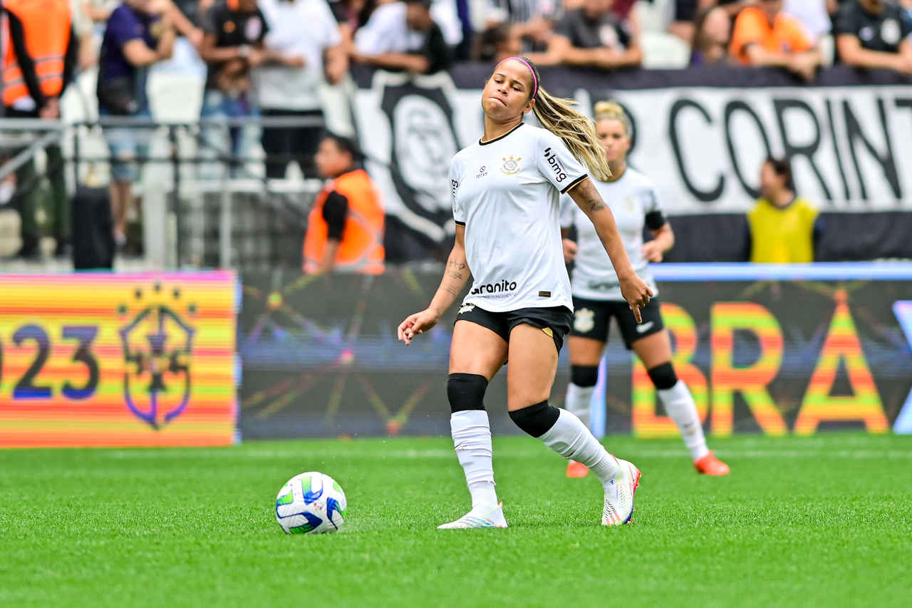 Vic Albuquerque celebra artilharia histórica do Corinthians e diz