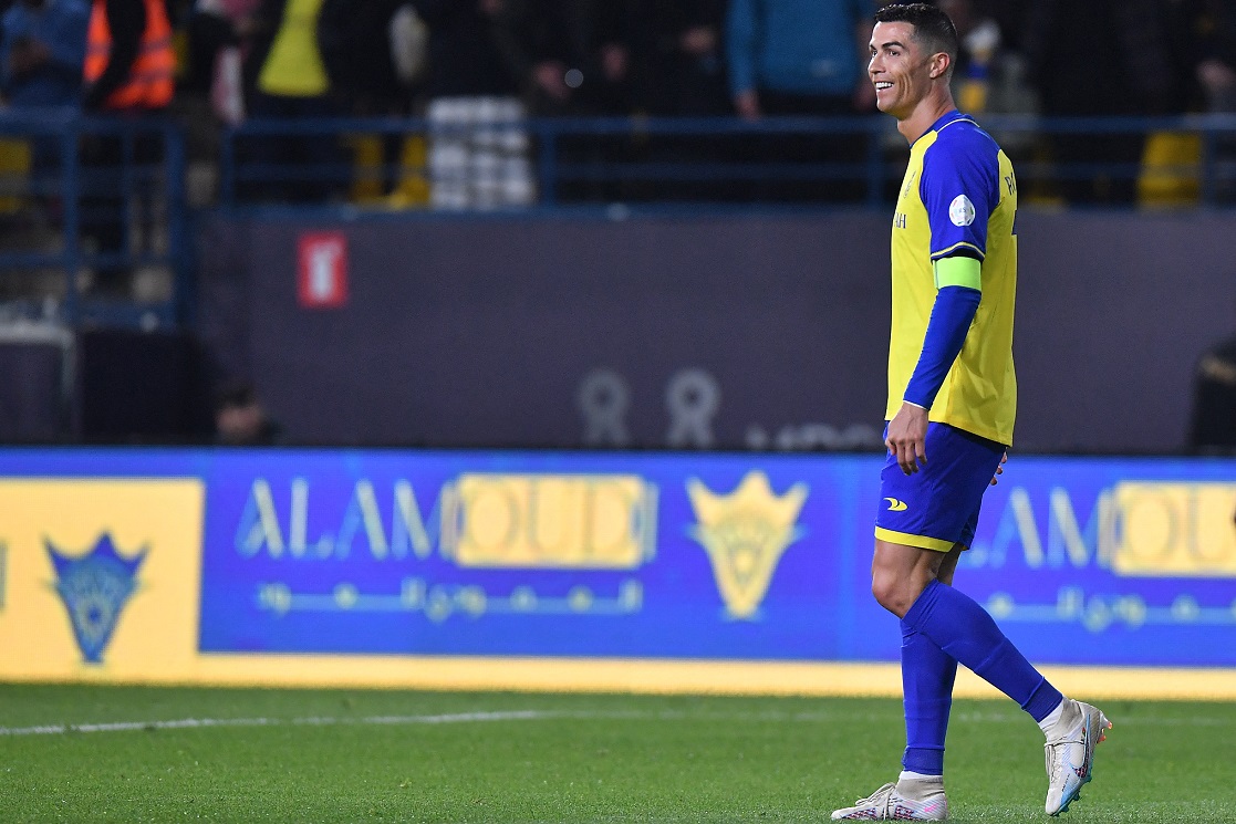 Al Nassr bate Dhamk com hat trick de Ronaldo e regressa à