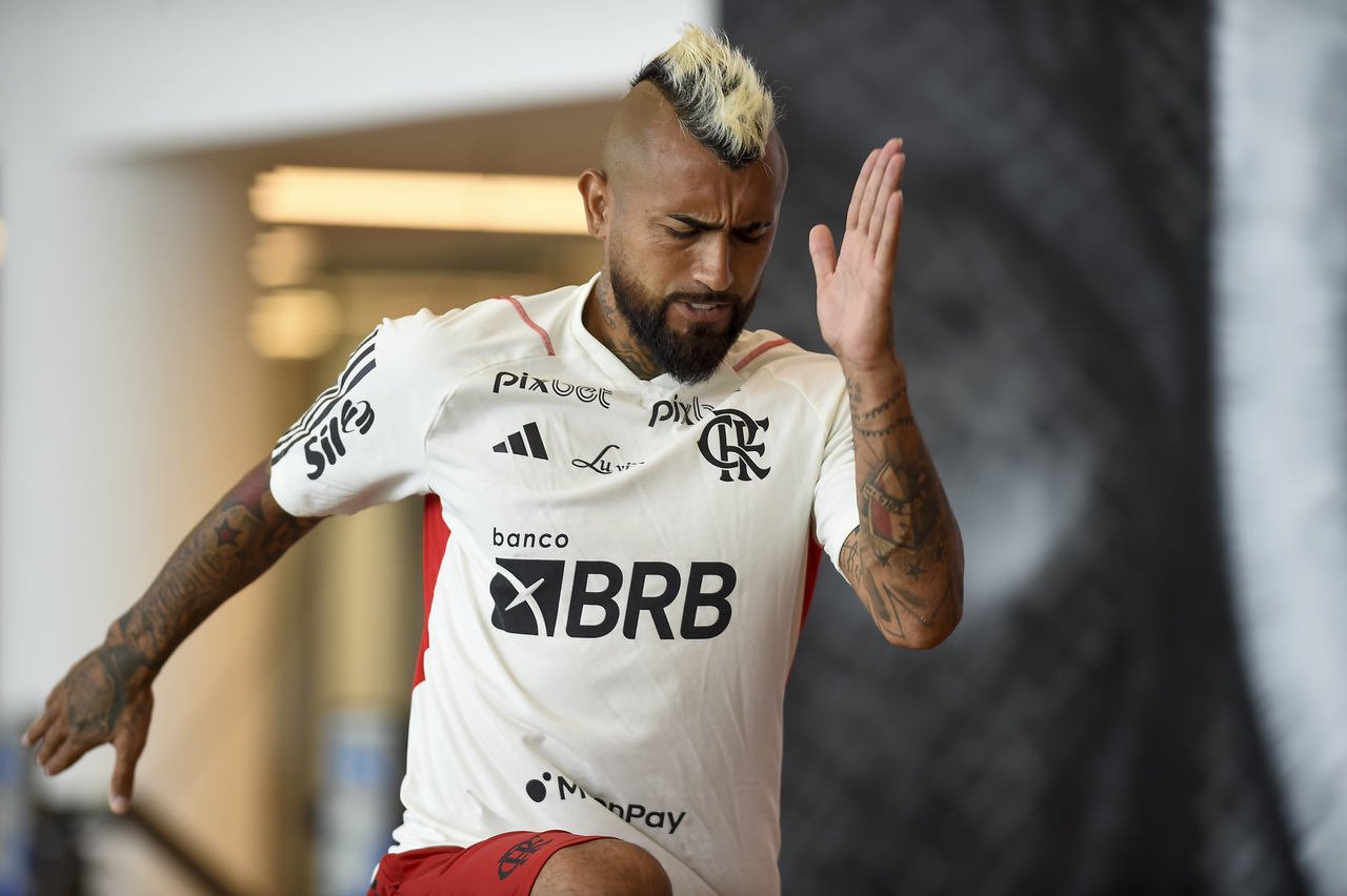 Isla revela conversa com Vidal sobre o Flamengo e se coloca à disposição de  Dome para estrear contra o Santos, flamengo