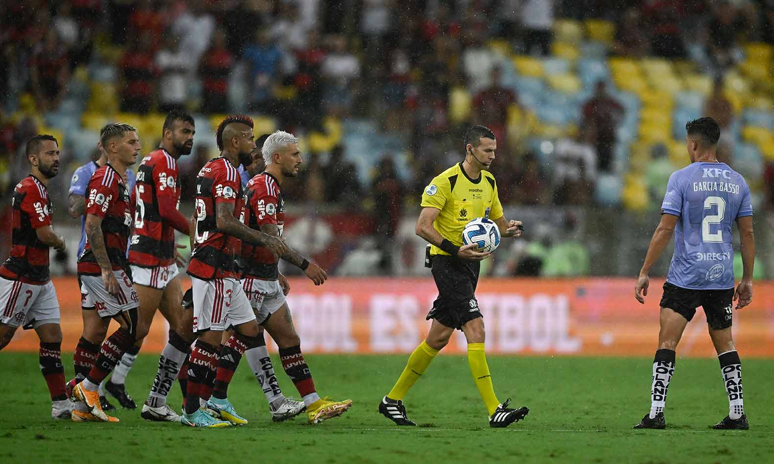 Apresentador fala em 'vexame' do Flamengo e cobra respeito dos