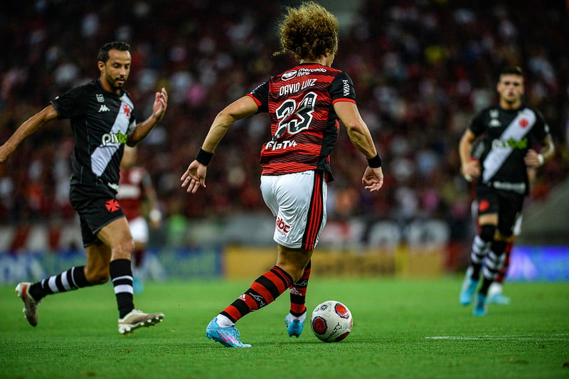 Flamengo e Vasco fazem clássico no Brasileirão sob gestões