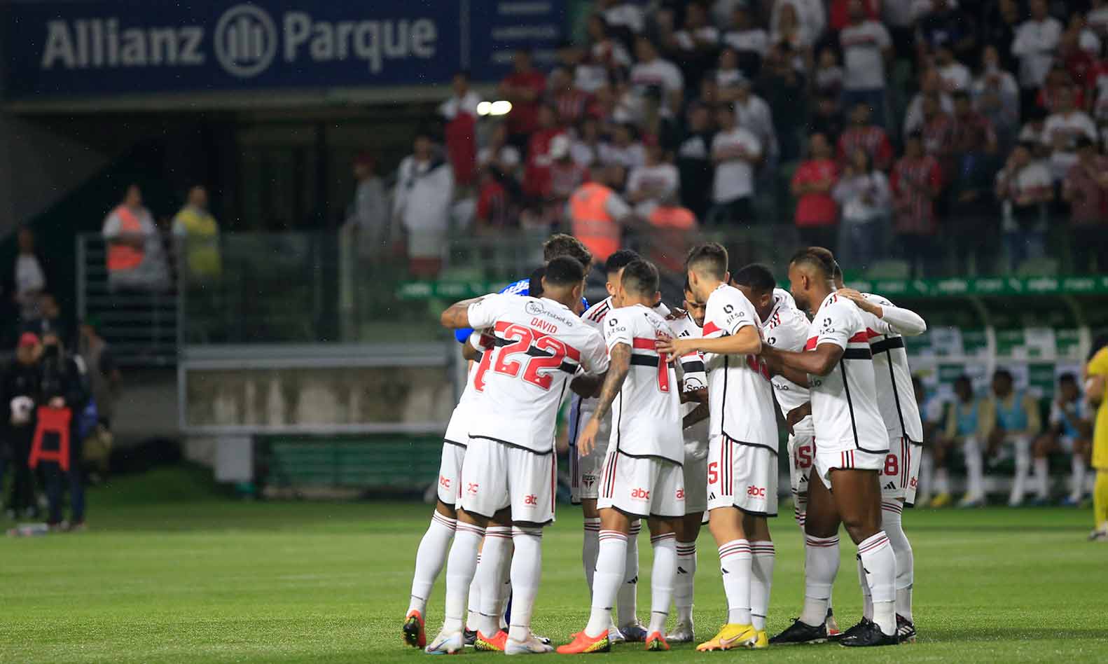 São Paulo na Vila Belmiro? Quando foi única vez que time mandou partida em  estádio rival - ESPN