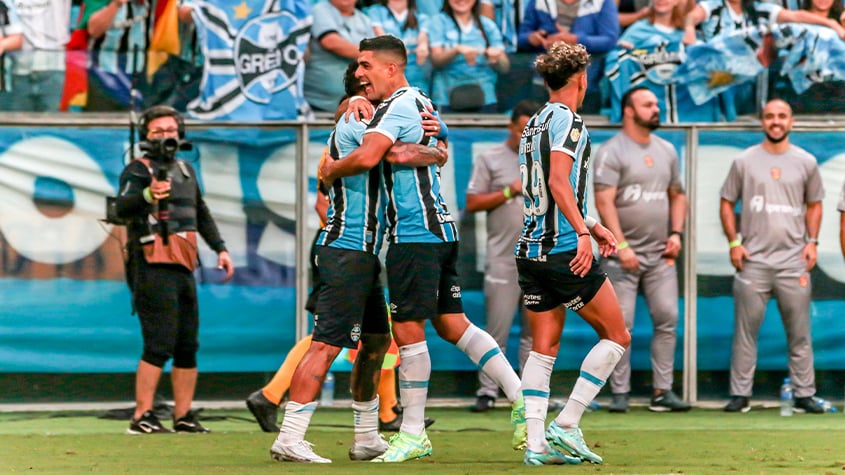 Atacante do Caxias que marcou dois gols contra o Inter se emociona: Vim da  base do Grêmio - O Bairrista