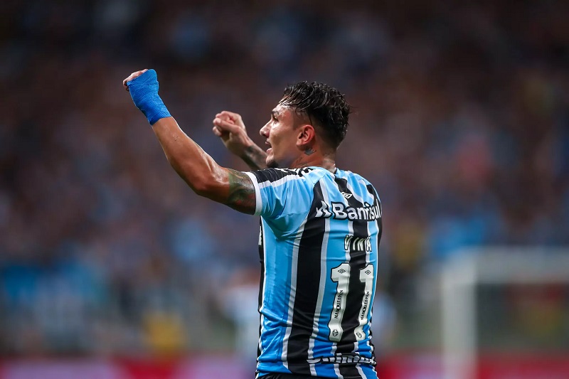 Suárez marca, Grêmio vence o Caxias e conquista o Gaúchão