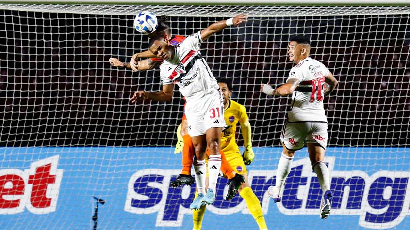 PVC critica gol anulado do The Strongest em derrota para o Fluminense: 'Não  achei falta
