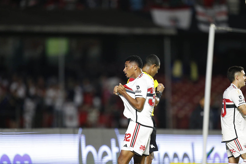 Sumiço' de patrocínio em camisa do São Paulo é explicado por revisão de  contrato