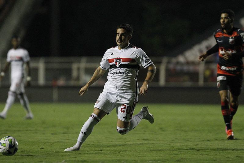 Sumiço' de patrocínio em camisa do São Paulo é explicado por revisão de  contrato