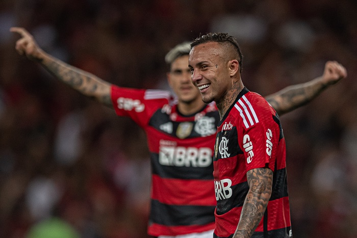 Wesley dá a volta por cima e ajuda Flamengo na Libertadores