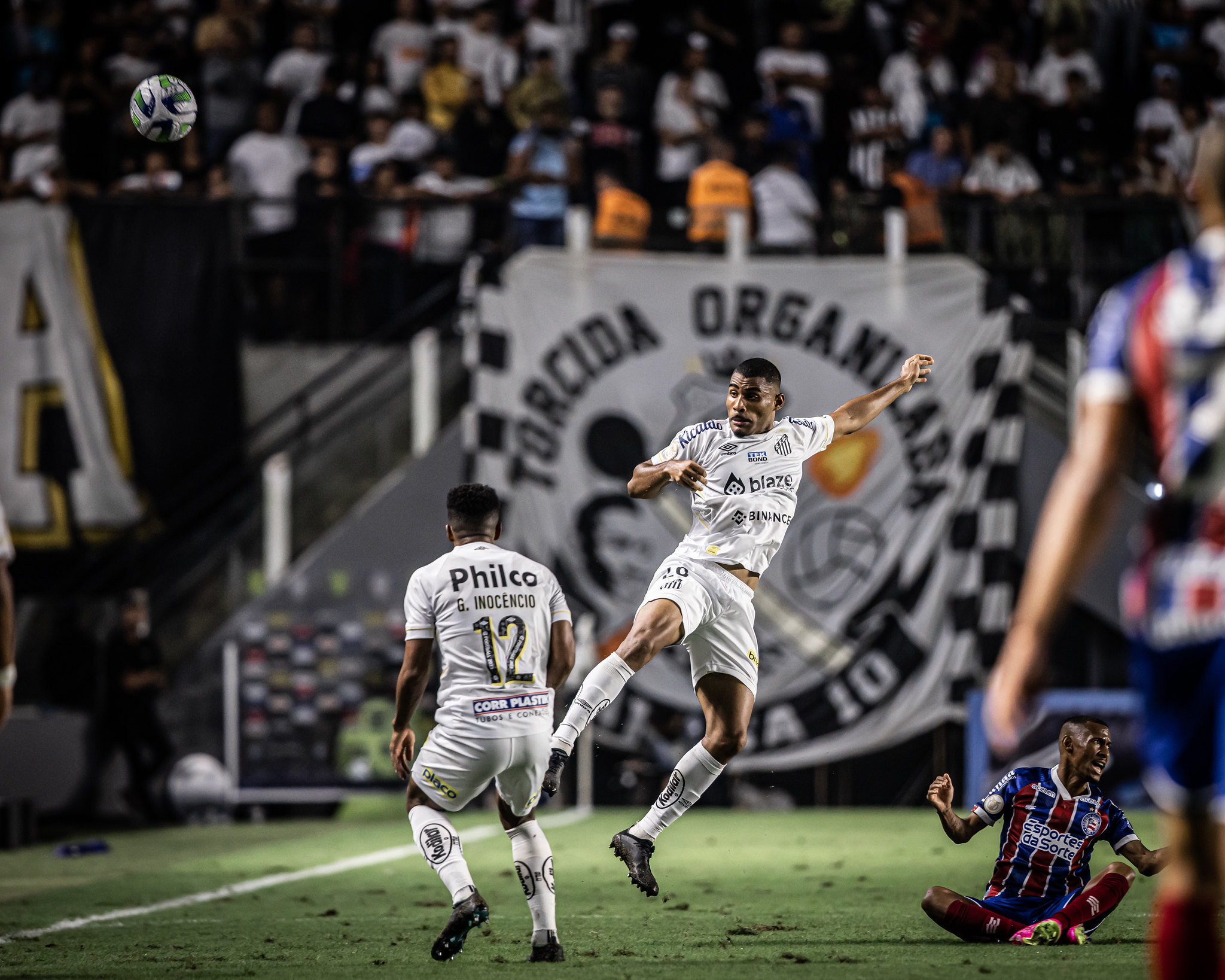 Santistas preparam 'corredor de fogo' para primeiro jogo em casa