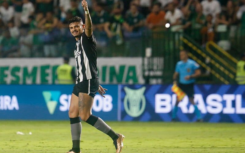 Bolavip Brasil - Aconteceu outra vez! Botafogo marca aos 52 do segundo  tempo mas cede o empate aos 55 minutos para o Corotiba. Botafogo chega ao  nono jogo sem vitória e vê