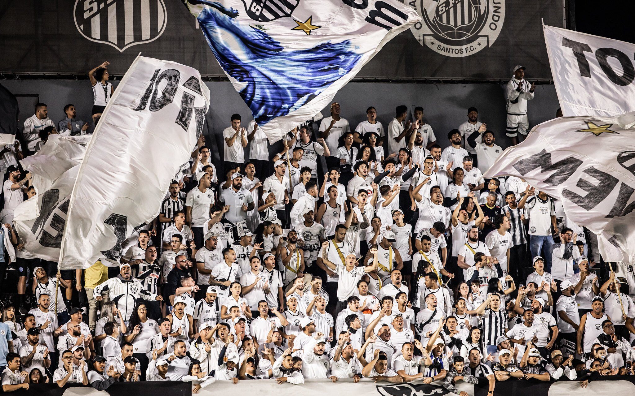 Torcida do Santos FC esgota ingressos para jogo contra o Fluminense