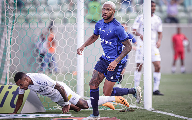 Wesley minimiza seca de gols após marcar dois na vitória do Cruzeiro sobre  o Santos: 'Todo grande jogador está sujeito a isso' - Lance!