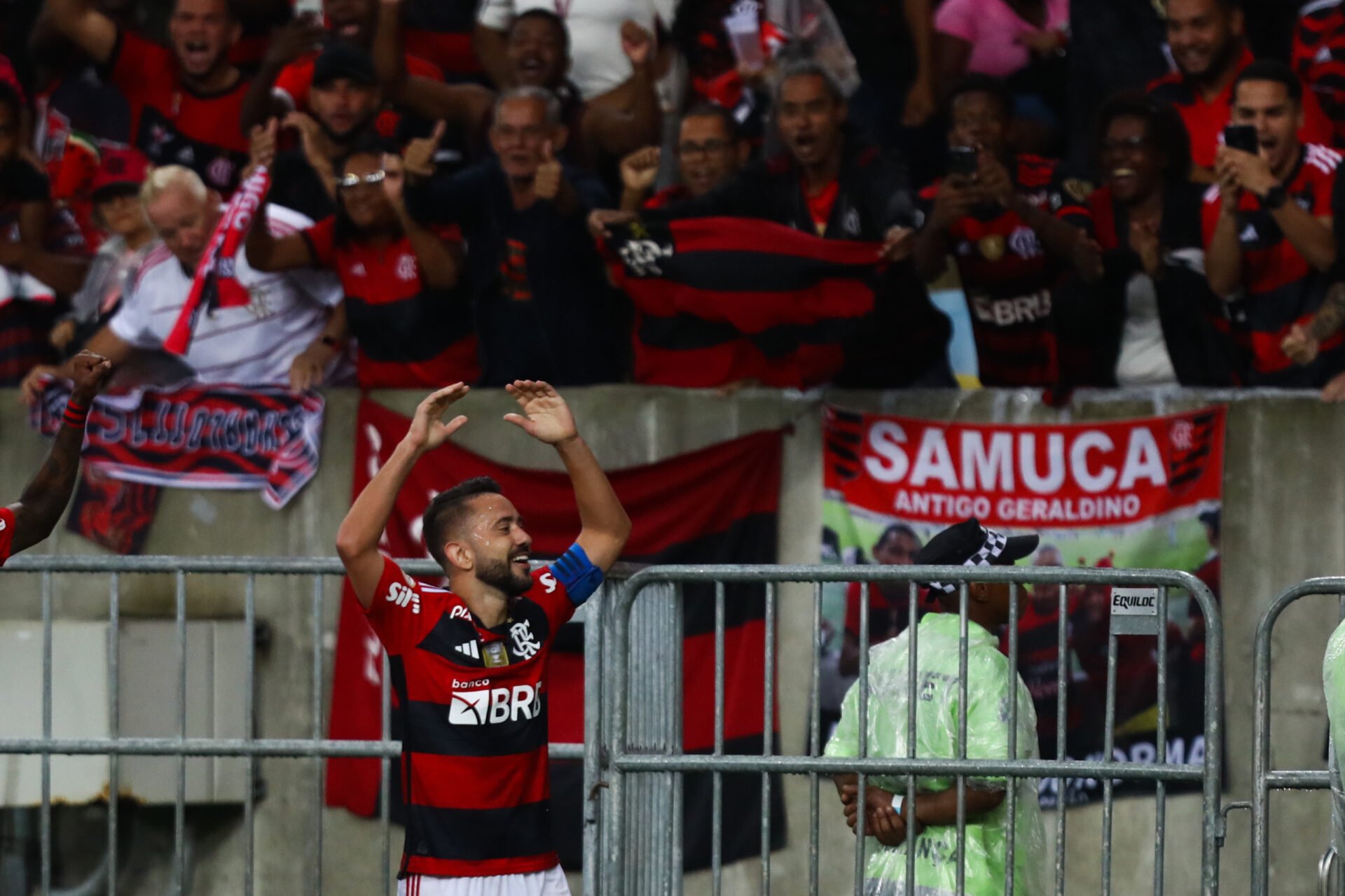 Jóia da base do Flamengo que começa a brilhar no time titular é