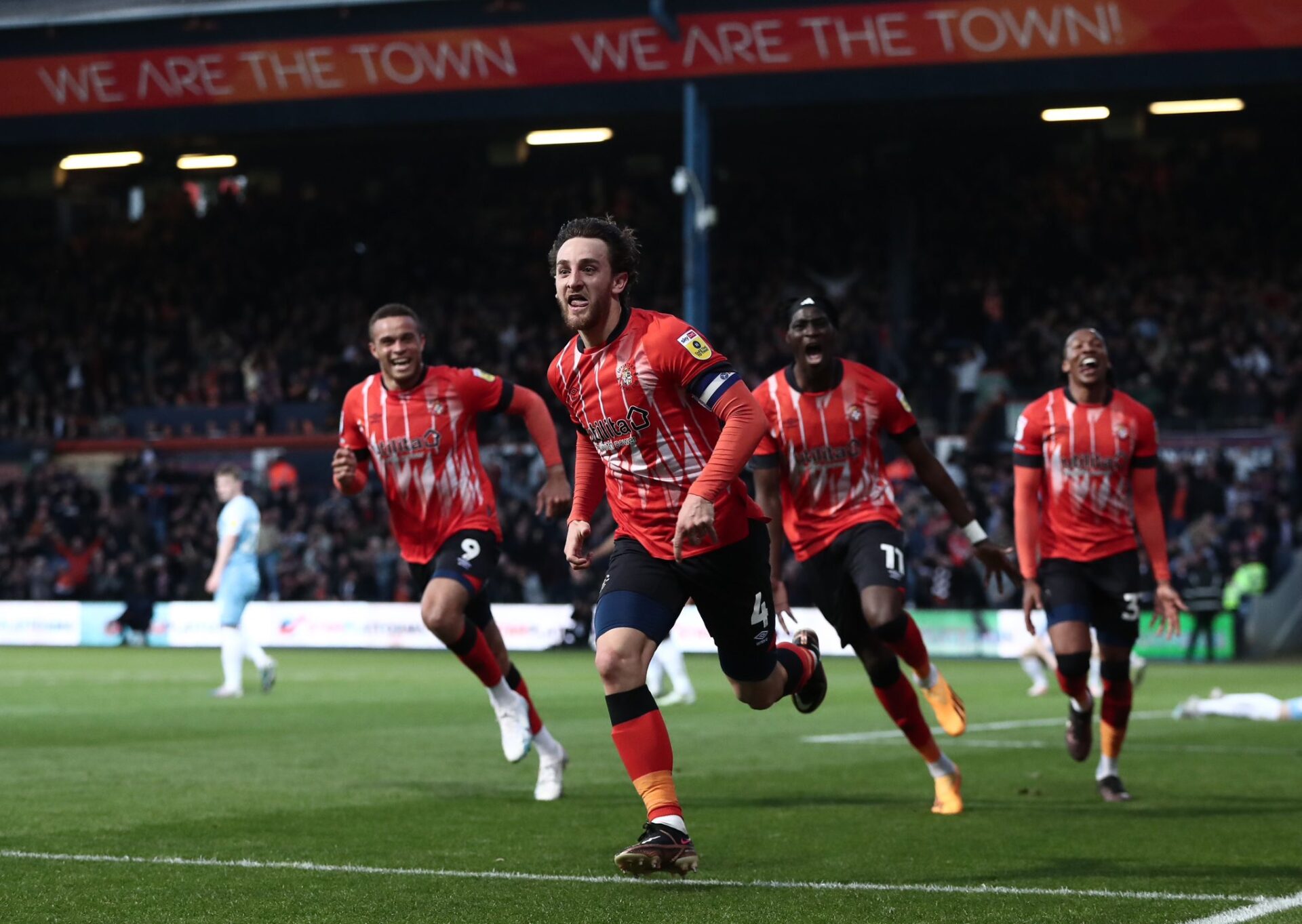 CONHEÇA A HISTÓRIA DO LUTON TOWN - O CLUBE VAI DISPUTAR A PREMIER LEAGUE  PELA PRIMEIRA VEZ 