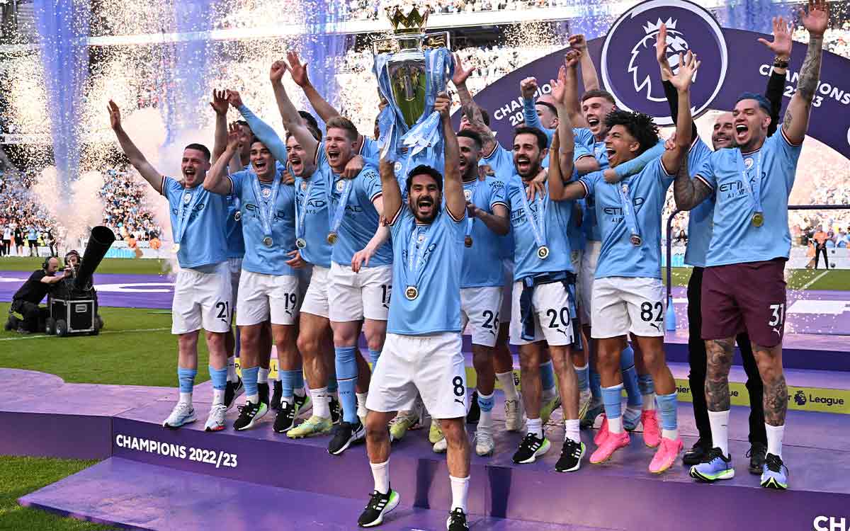 Manchester City posa para foto oficial e exibe troféus de 2023, futebol  inglês