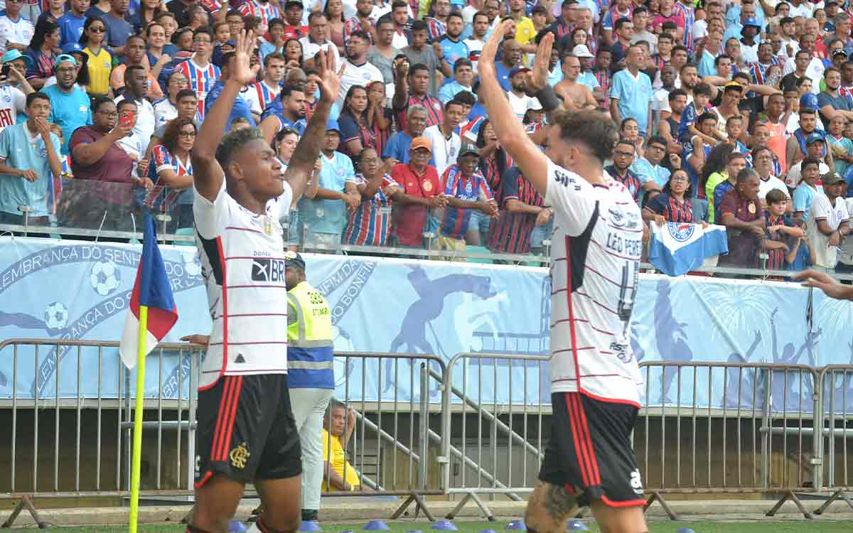 Flamengo: Sampaoli faz cinco substituições no intervalo e assusta