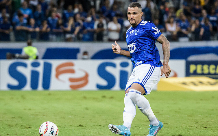 Wesley minimiza seca de gols após marcar dois na vitória do Cruzeiro sobre  o Santos: 'Todo grande jogador está sujeito a isso' - Lance!