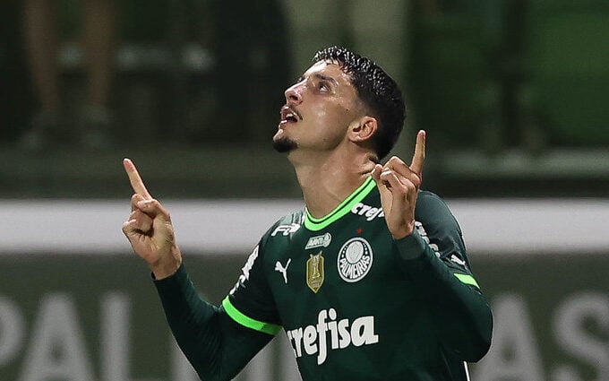 Palmeiras cede empate ao Bragantino e perde chance de assumir a ponta
