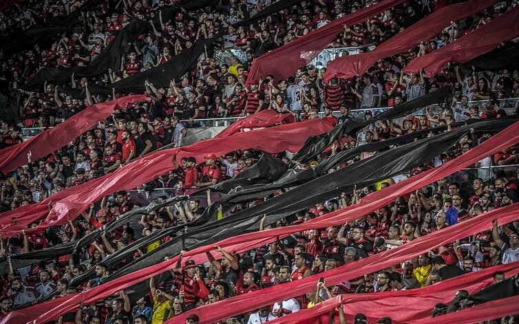 Encaminhado com o Flamengo, Luiz Araújo começa a seguir jogadores do clube  nas redes sociais - Lance!