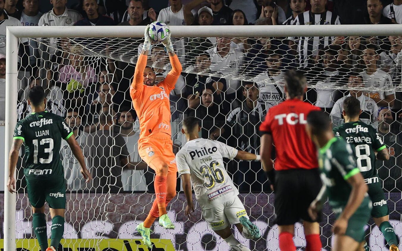 Único invicto no Brasileiro, Palmeiras empata com Santos na Vila Belmiro e  amplia série sem derrotas em clássicos – Palmeiras