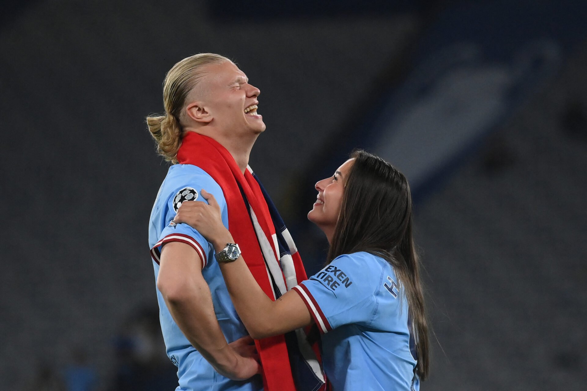 Haaland comemora título da Champions ao lado da namorada; veja fotos e  saiba quem é - Lance!