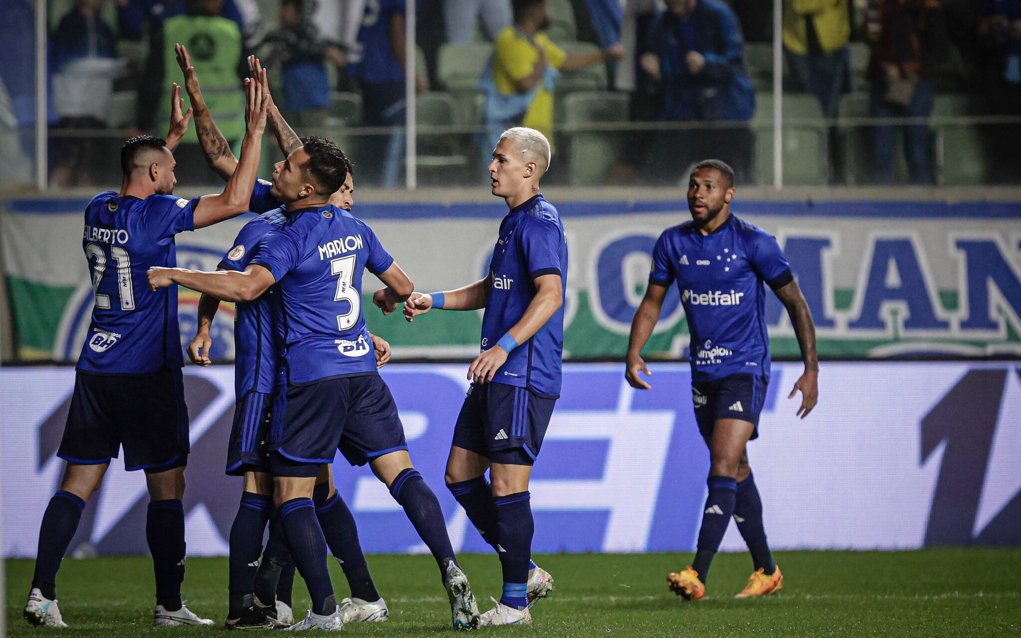 Cruzeiro 🦊 on X: 🕑 50', 2T - FIM DE JOGO!!!!!!!! Mais uma vitória, mais  três pontos! 🦊💙 #ATHxCRU
