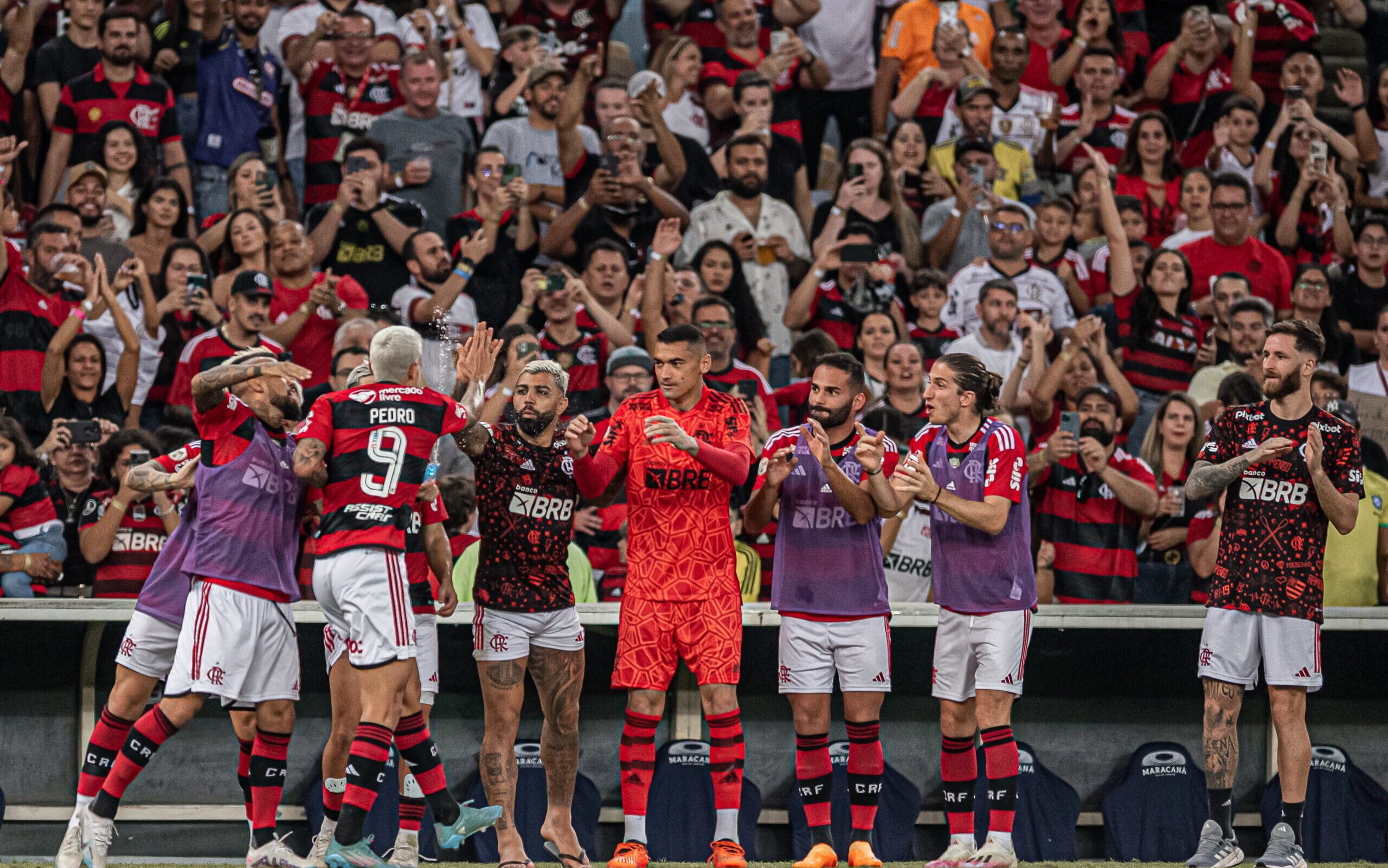 Bragantino dá show, goleia Flamengo e quebra sequência de Sampaoli