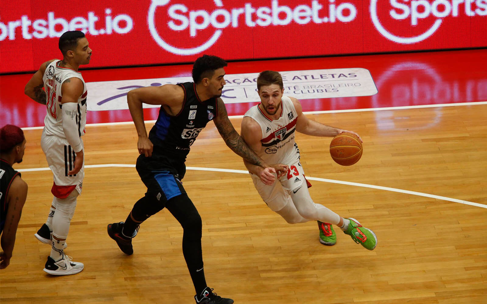 Em jogo emocionante, São Paulo vence o Franca e conquista o título do Campeonato  Paulista de Basquete - Lance!