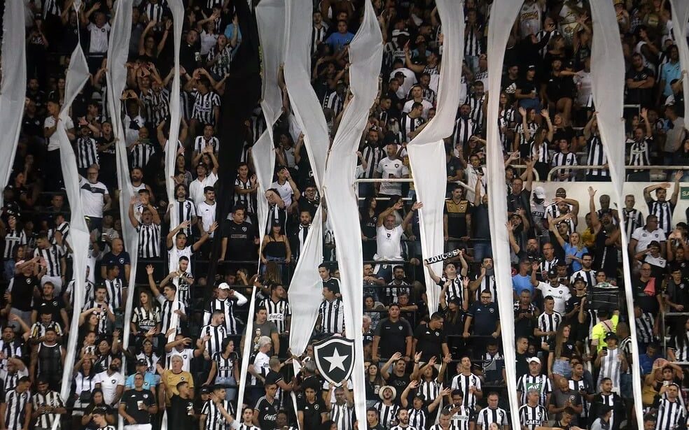 Botafogo x Vasco tem 30 mil ingressos vendidos; torcedores formam