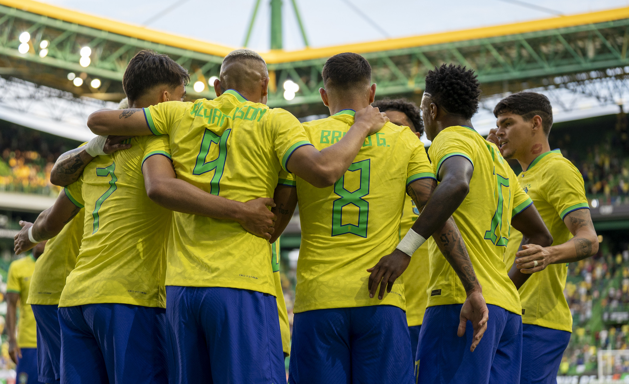 Brasil fecha 2023 fora do top 10 do ranking da Fifa no futebol