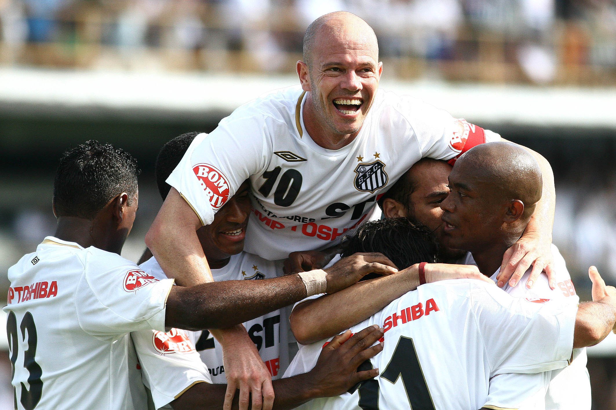 Rival neste sábado, técnico do Coritiba teve despedida do Santos aos moldes  de Pelé - Lance!