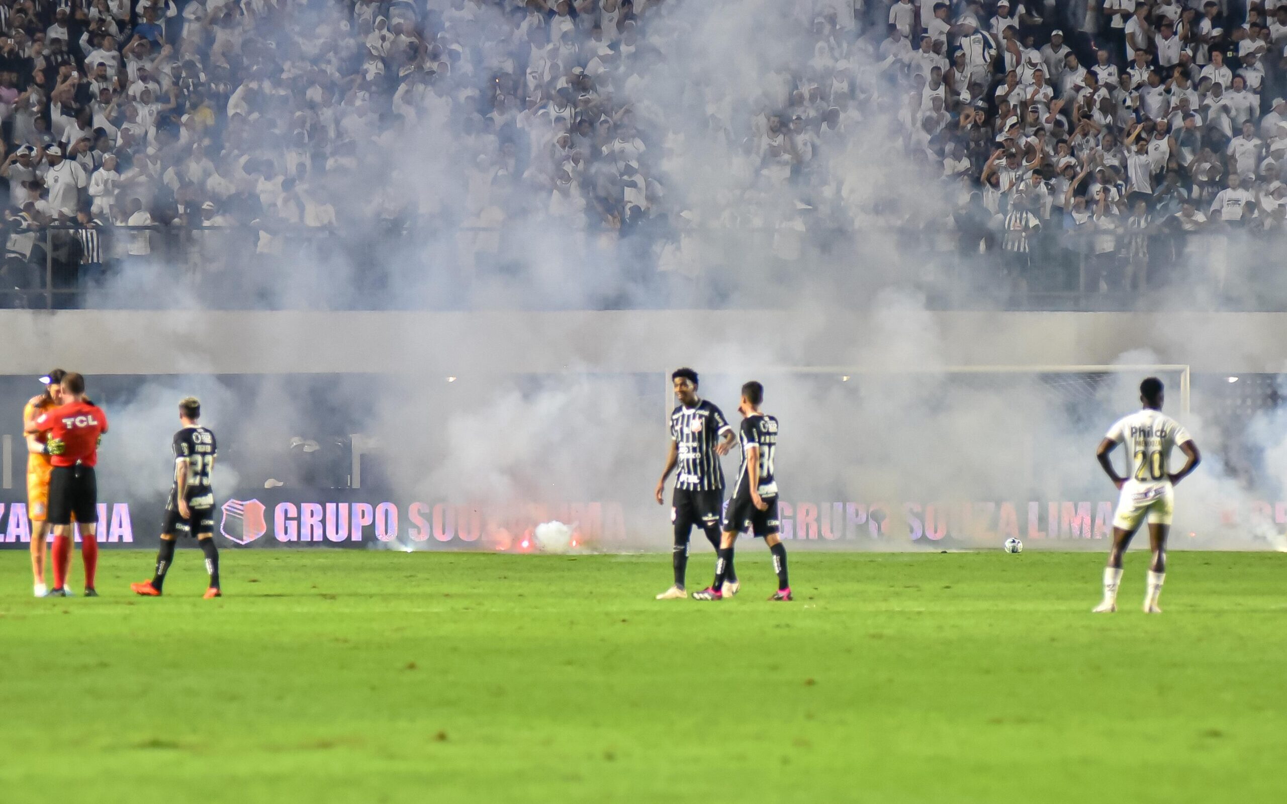 São Paulo vira sobre o Santos e avança à final do Paulista