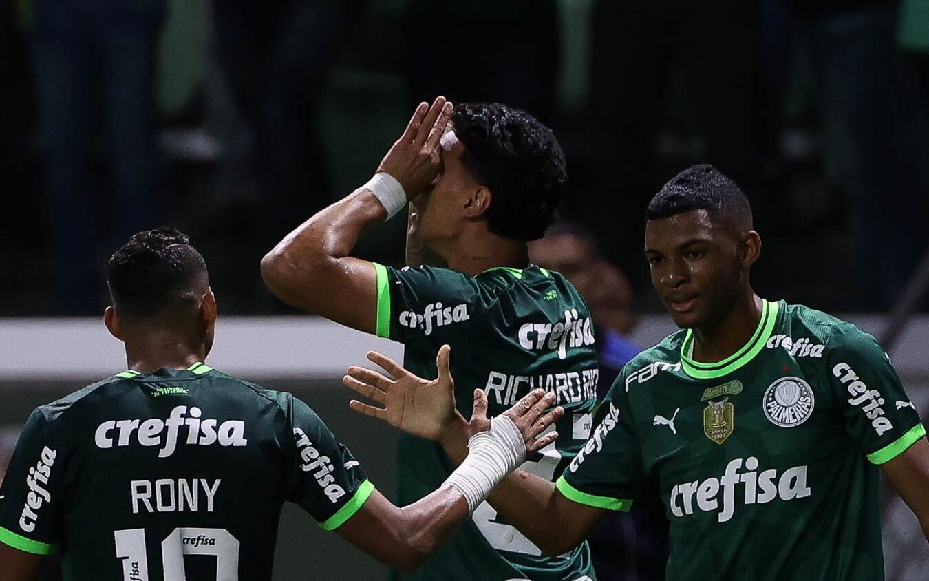 Raphael Veiga joga hoje? Desfalques do Palmeiras contra o Grêmio