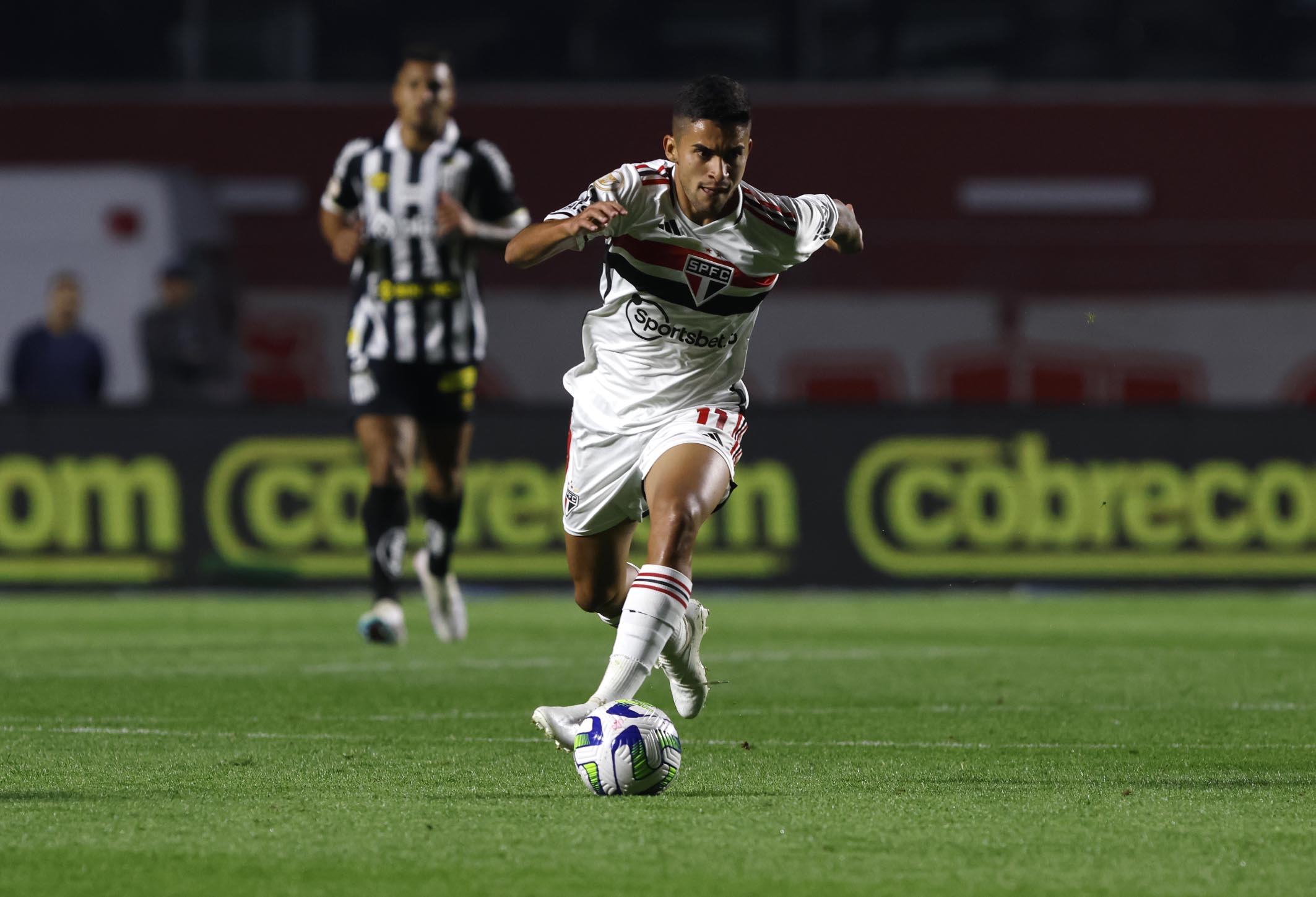 Flamengo negocia contratação de Claudinho, do Zenit