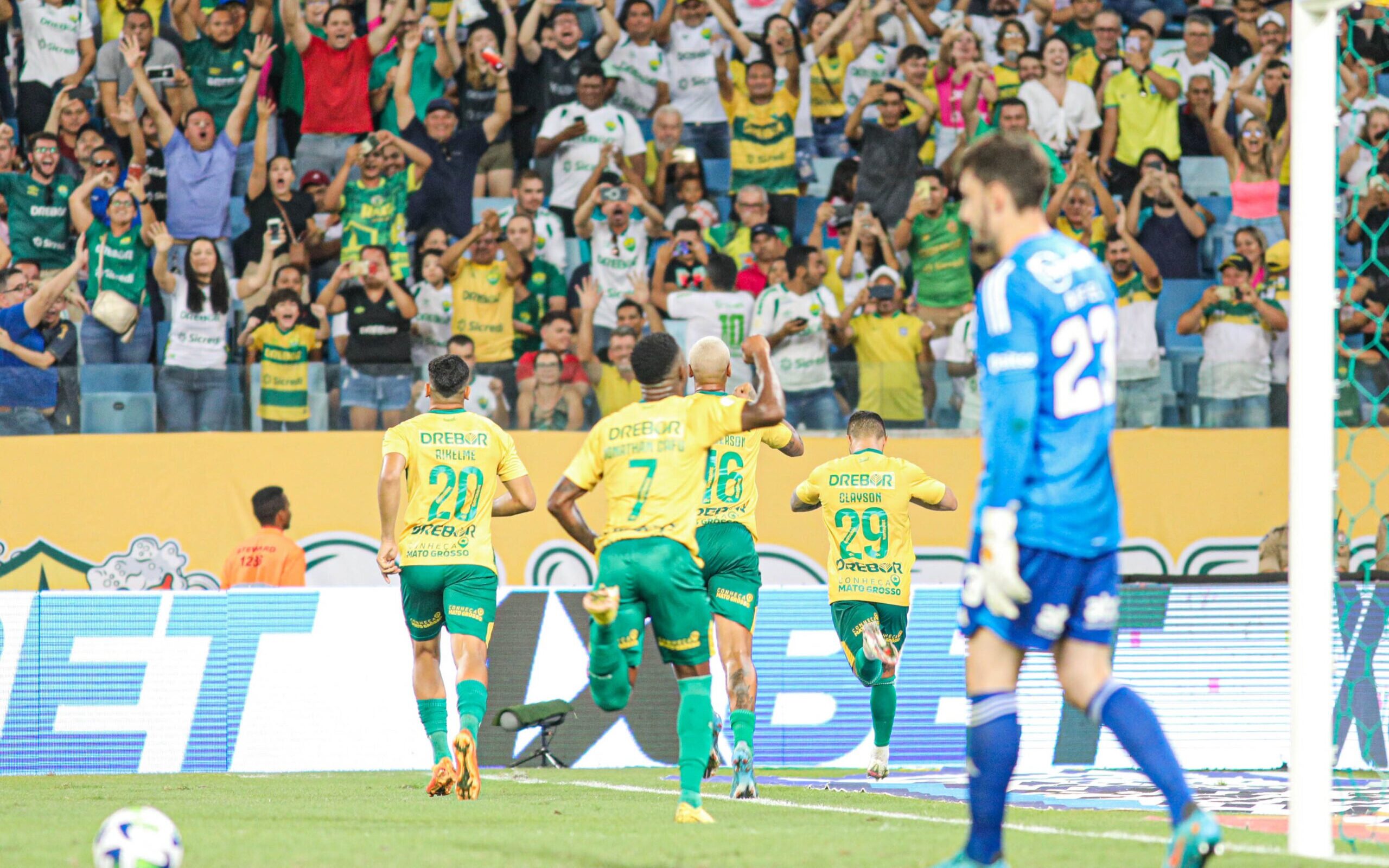 Após derrota do Santos, Inter comemora fato de ser último sul