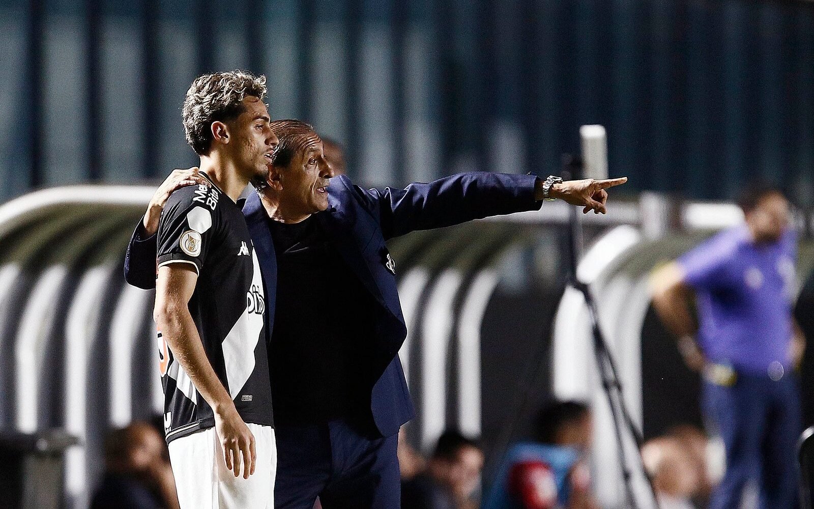 CEO do Vasco SAF, Luiz Mello celebra faturamento do clube com bilheteria na  Série B do Campeonato Brasileiro - Lance!