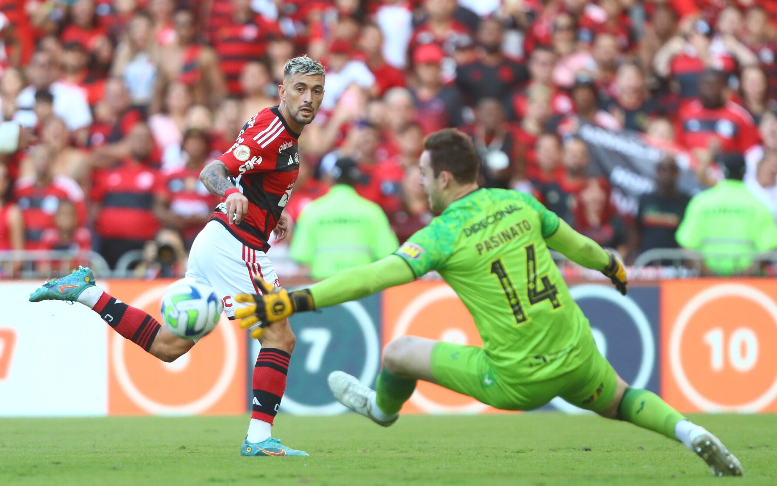 São Paulo é superior no Maracanã contra Flamengo e abre vantagem