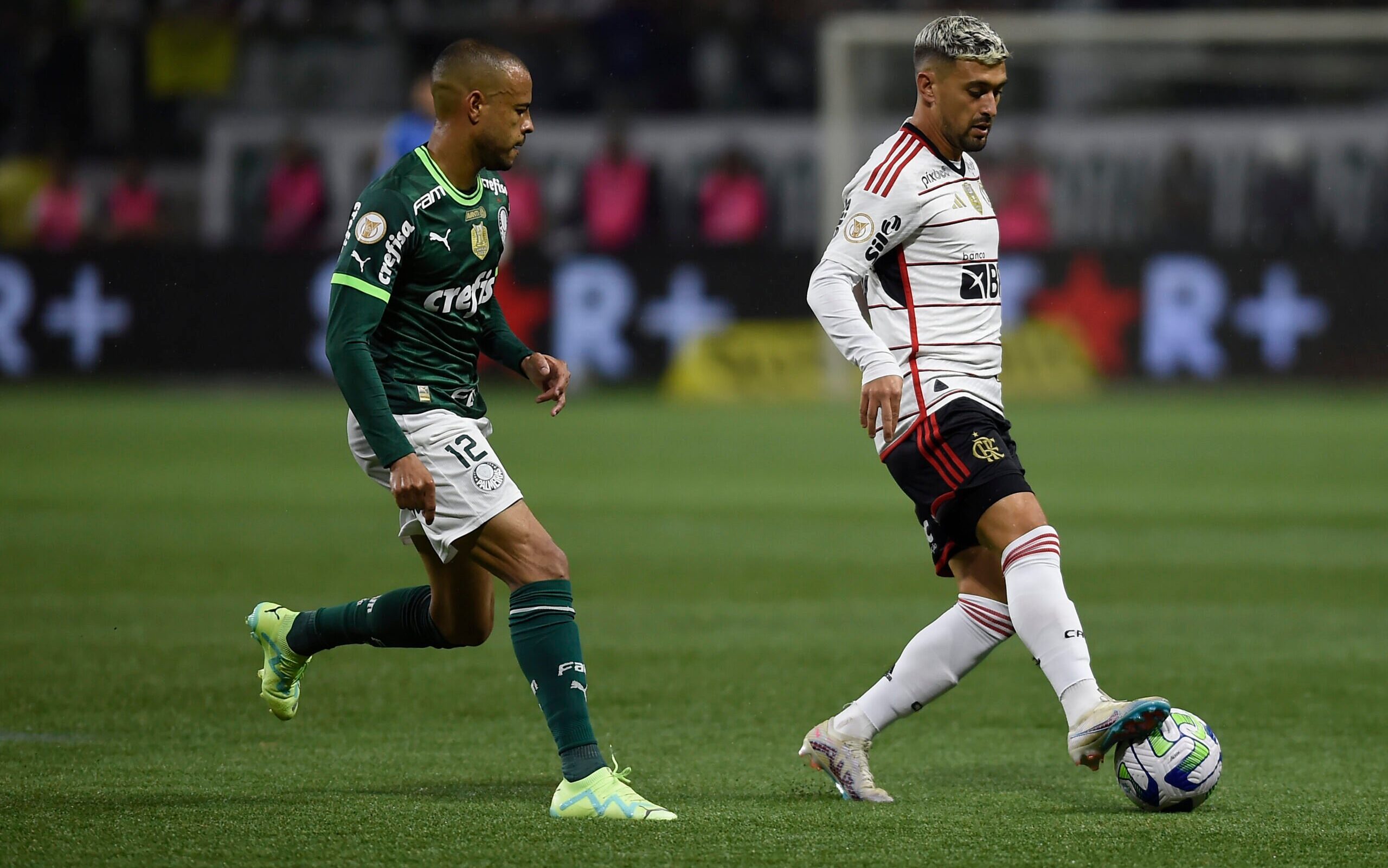 Flamengo: torcedores se irritam com suposta não marcação de pênalti contra  o Palmeiras