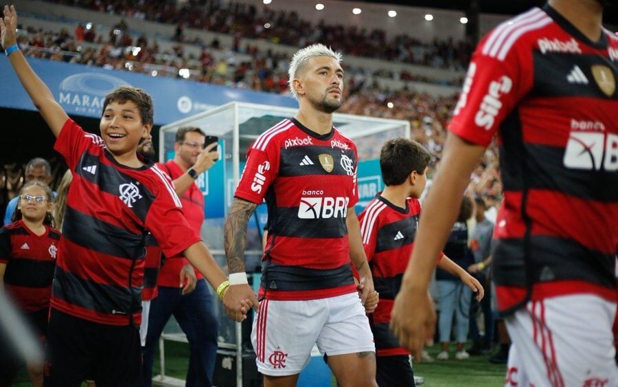 Comentarista do Grupo Globo analisa ausência de Arrascaeta no Flamengo:  'Coletivamente, vem decaindo', Flamengo